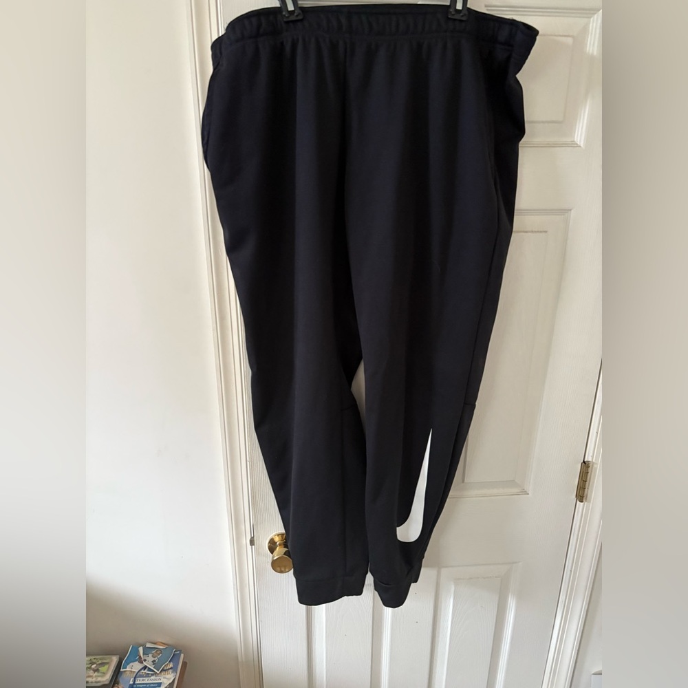 Nike Men’s DriFit Sweatpants (Tapered legs) in men’s size 3XL